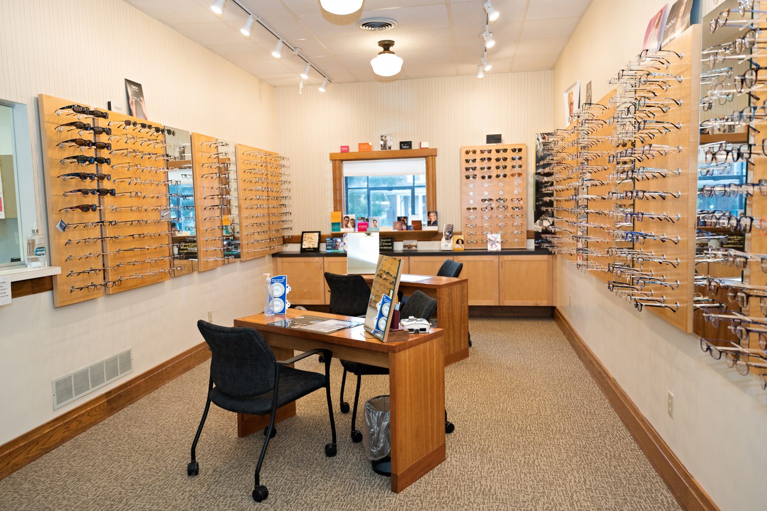 optical-shop-elmwood-eye-center-optometrist-ophthalmologist-eye-exams